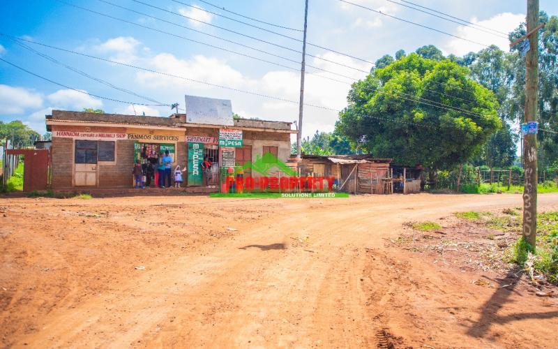 Prime commercial 100 by 100fts plot for sale in kikuyu, Gikambura