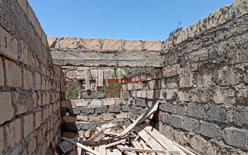 Semi-complete 4 Bedroom House For Sale In Kamangu, California Estate.