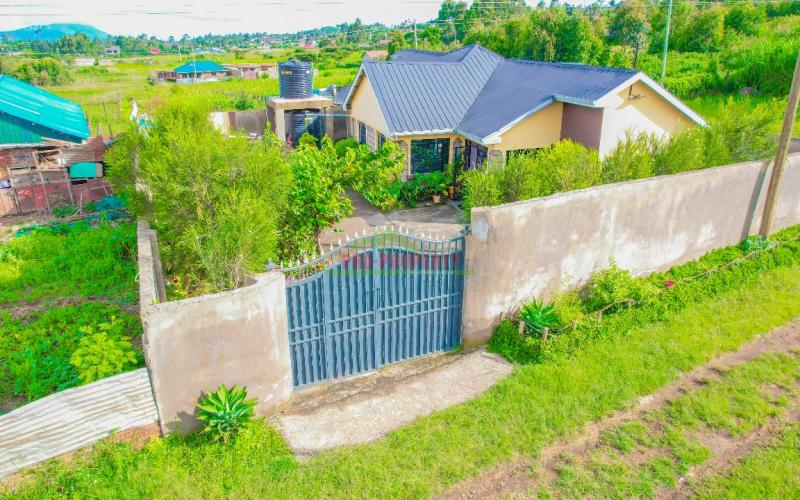 3 Bedroom Master Ensuite Bungalow For Sale Near Kamangu Shopping Center.