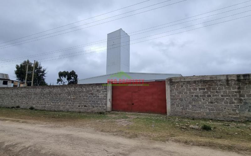 Commercial Godown For Sale along the Nairobi-Nakuru Highway.