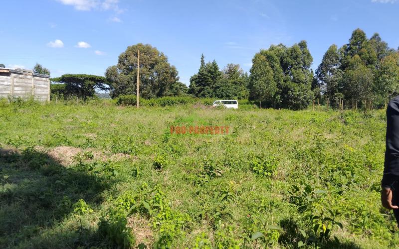 Prime residential 60 × 100 plot for sale along Ondiri road