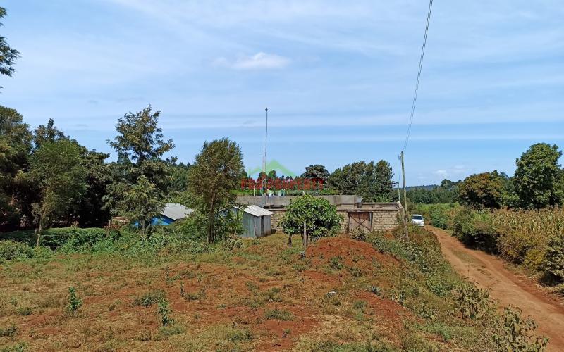 Touching Tarmac Plot For Sale In Ondiri, Karai Area.