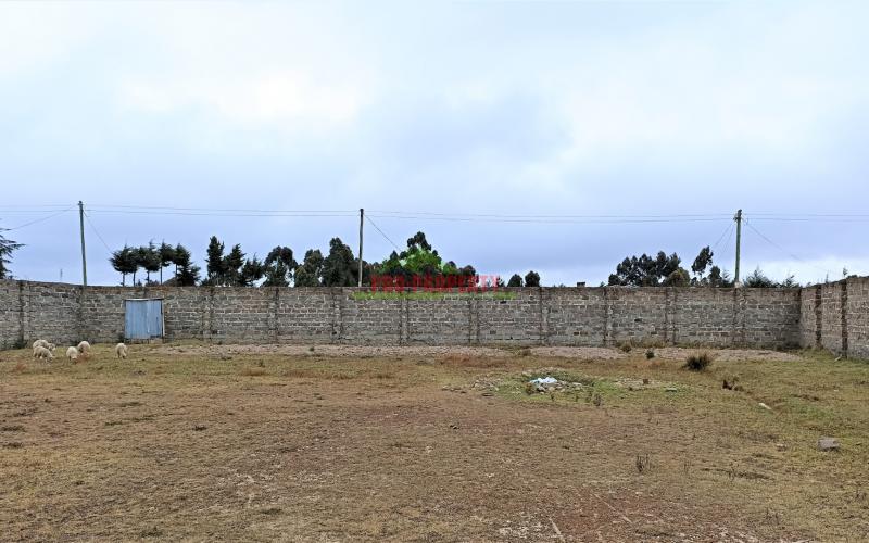 Commercial Go Down For Sale Along The Nairobi-nakuru Highway.