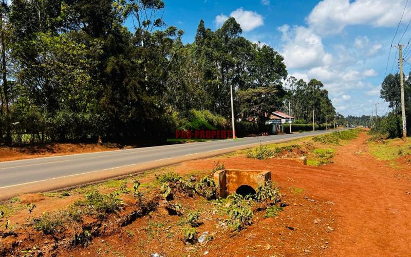 Commercial 100 by 100 fts Plot For Sale Fronting the Tarmac (Thogoto-Mutarakwa Road) in Gikambura.