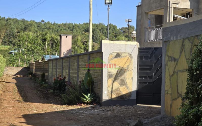 Prime100x100ft Residential Plot For Sale In A Secure Gated Community – Just 400m From Tarmac