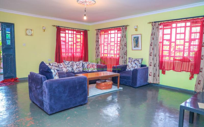 3 Bedroom Master Ensuite Bungalow For Sale Near Kamangu Shopping Center.