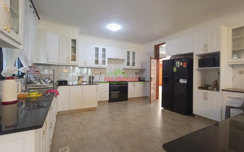 6 Bedroom  Ultra-modern Maisonette For Sale In Daykio, Bustani, Ruiru