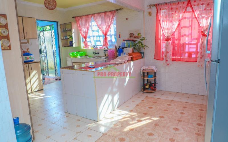 3 Bedroom Master Ensuite Bungalow For Sale Near Kamangu Shopping Center.